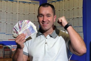 Delighted-Ryan-shows-off-some-of-his-winnings-after-Corals-climbdown-2788988-300x200